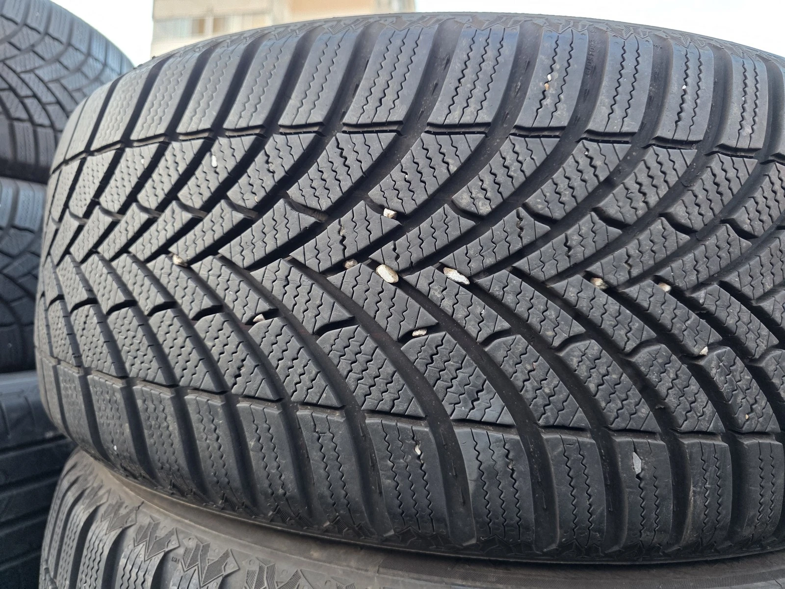 Гуми Зимни 235/50R19