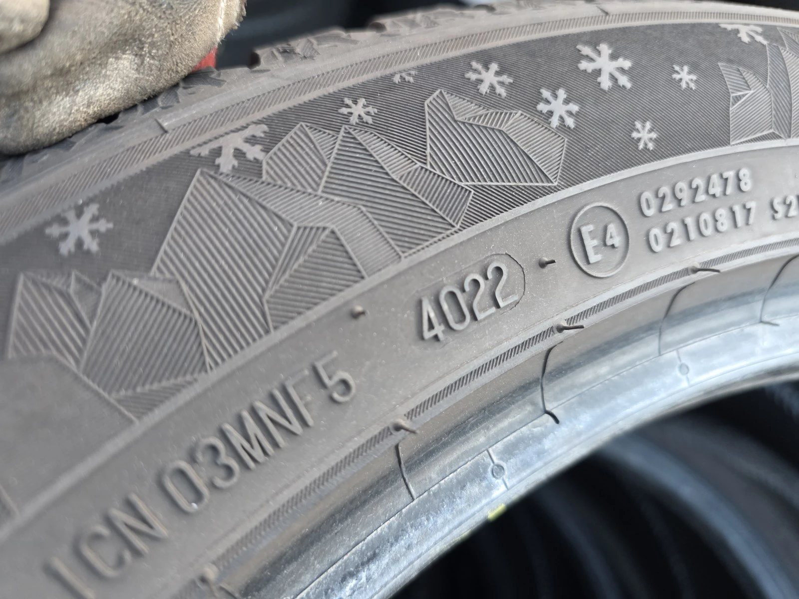 Гуми Зимни 235/50R19, снимка 7 - Гуми и джанти - 56724711