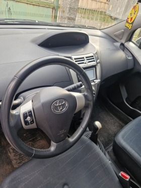 Toyota Yaris 1.3 Бензин 87 к.с, снимка 9 - Автомобили и джипове - 44843418