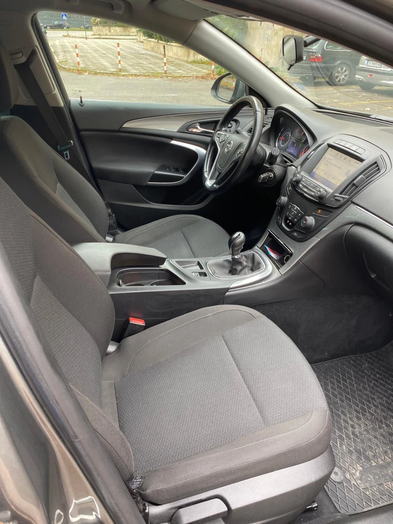 Opel Insignia SPORT TURER, снимка 9 - Автомобили и джипове - 52307959