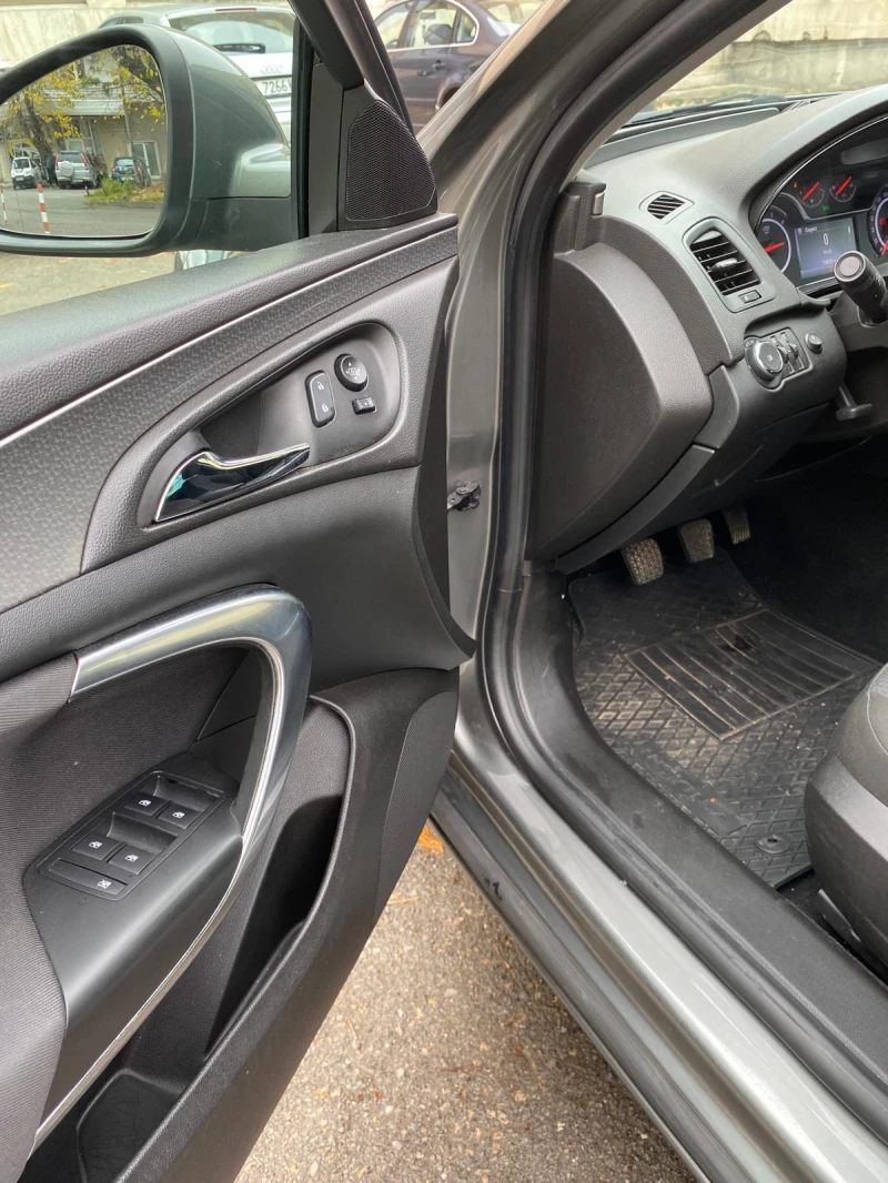 Opel Insignia SPORT TURER, снимка 10 - Автомобили и джипове - 52307959