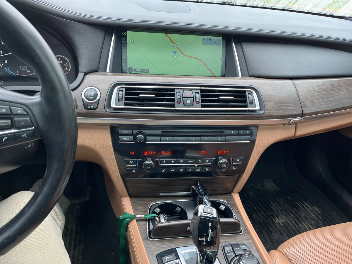 BMW 750 * 4dr Sdn xDrive AWD* * АвтоКредит*  - изображение 9