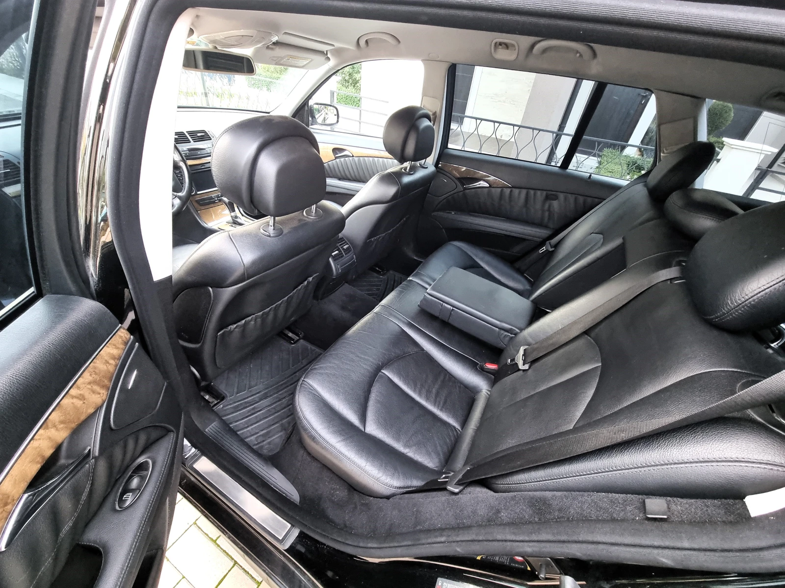 Mercedes-Benz E 280 CDi EVO AVANTGARDE, снимка 10 - Автомобили и джипове - 54567786