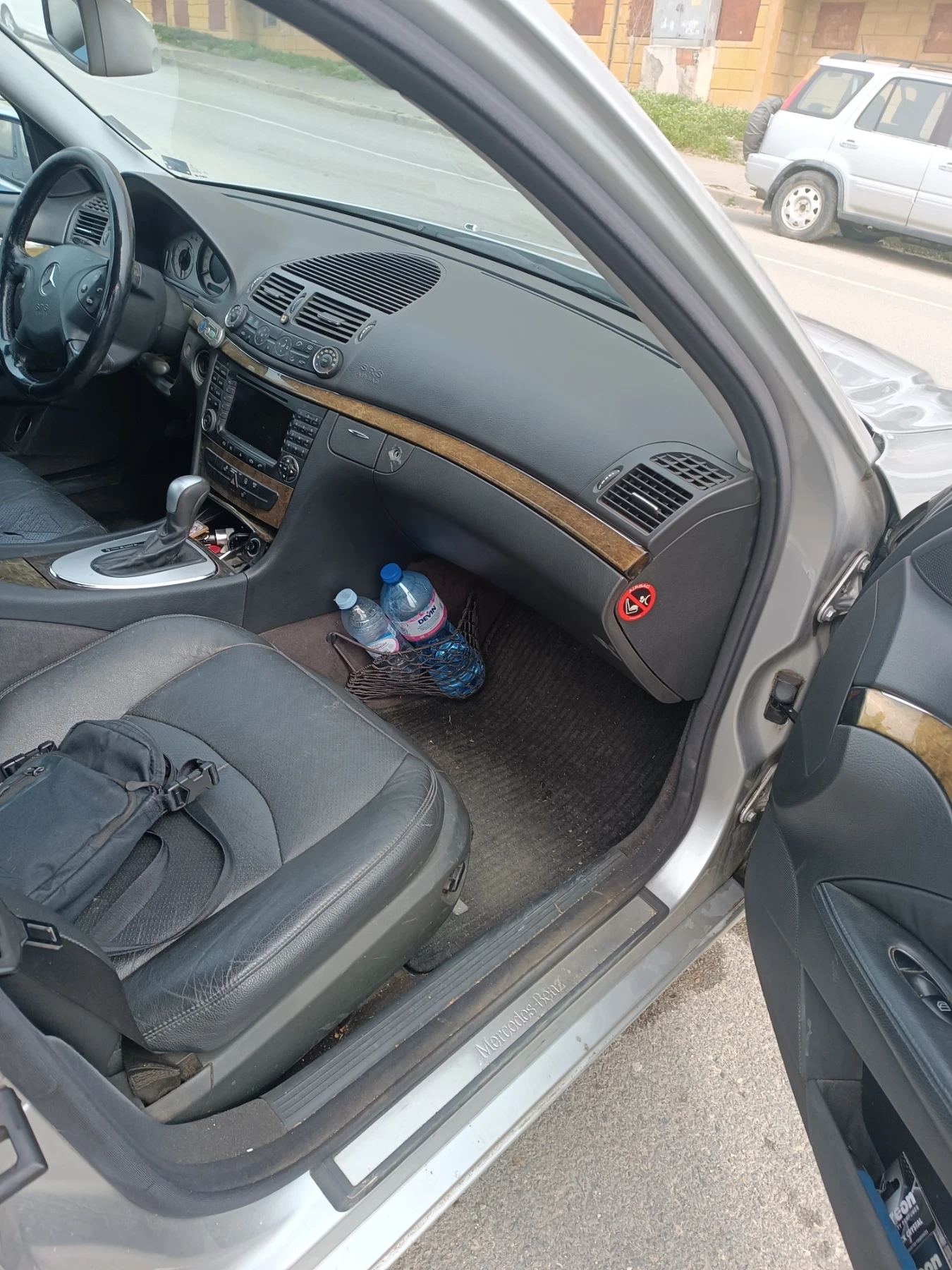 Mercedes-Benz E 220, снимка 6 - Автомобили и джипове - 53924769