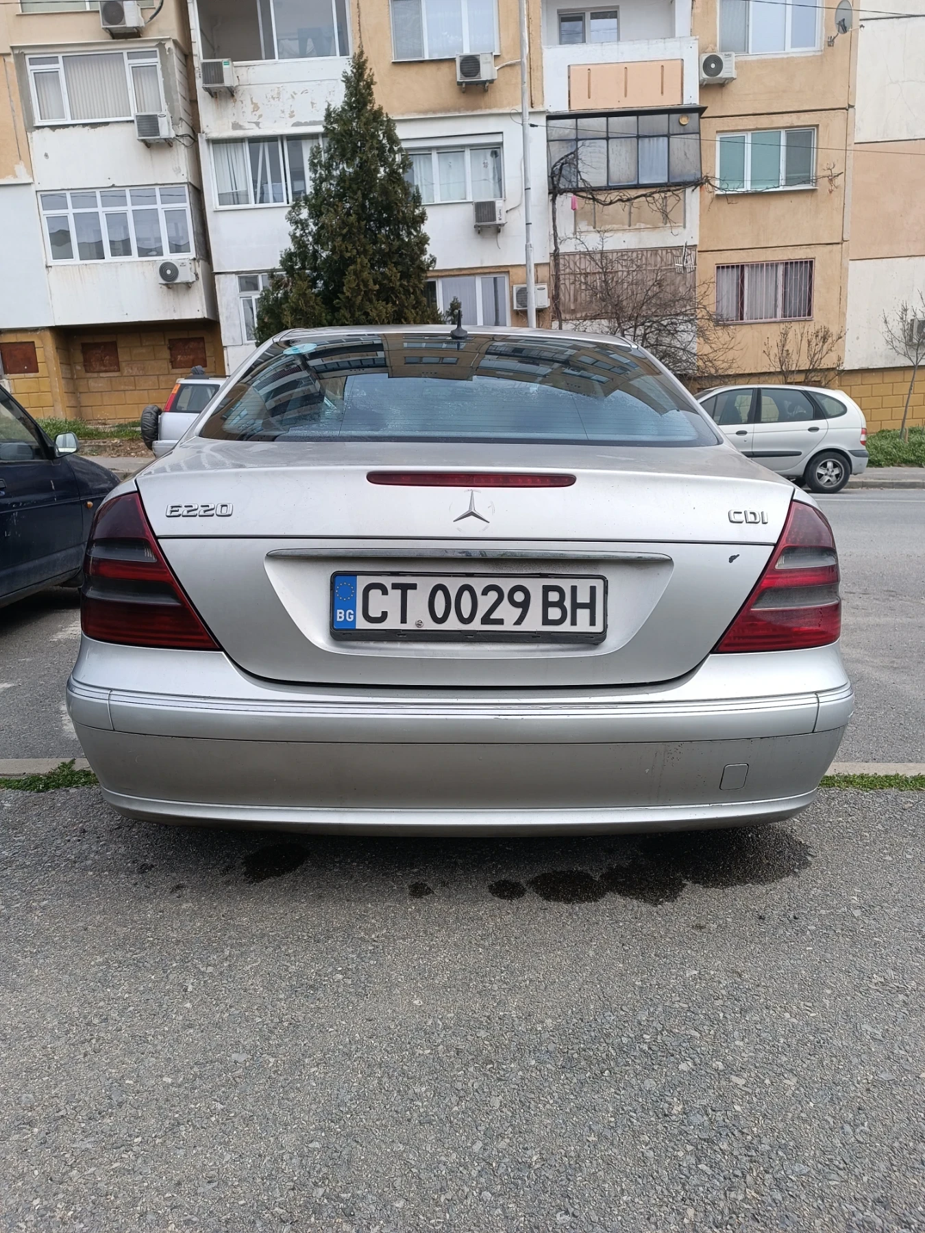 Mercedes-Benz E 220, снимка 4 - Автомобили и джипове - 53924769
