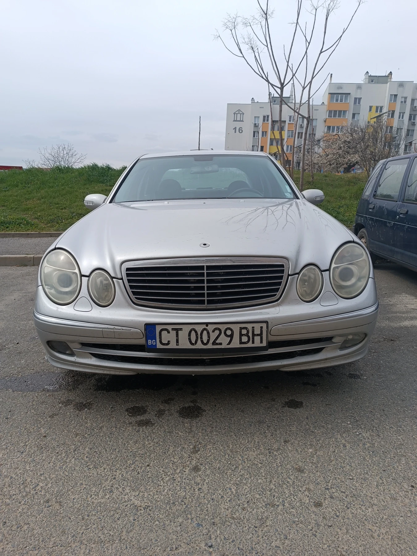 Mercedes-Benz E 220, снимка 3 - Автомобили и джипове - 53924769
