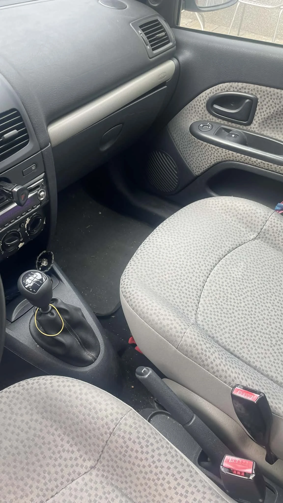 Renault Clio, снимка 12 - Автомобили и джипове - 54030420