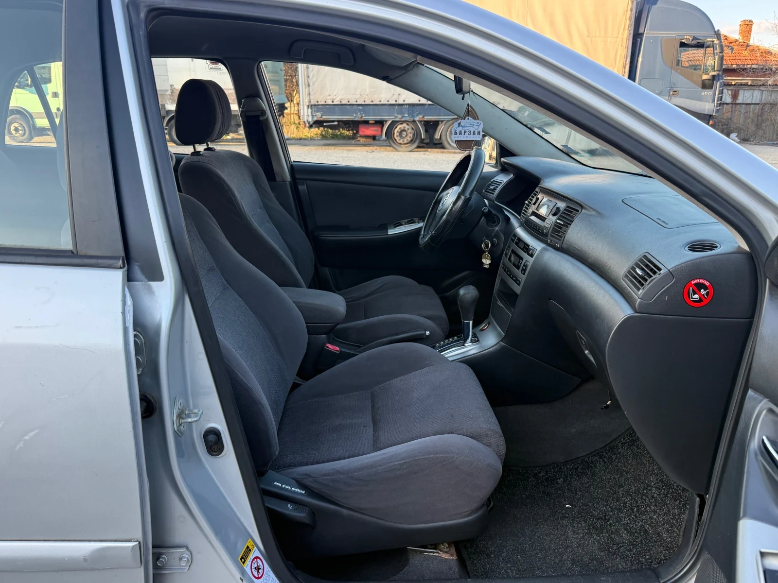 Toyota Corolla 1.6I AUTOMATIC, снимка 11 - Автомобили и джипове - 54127605