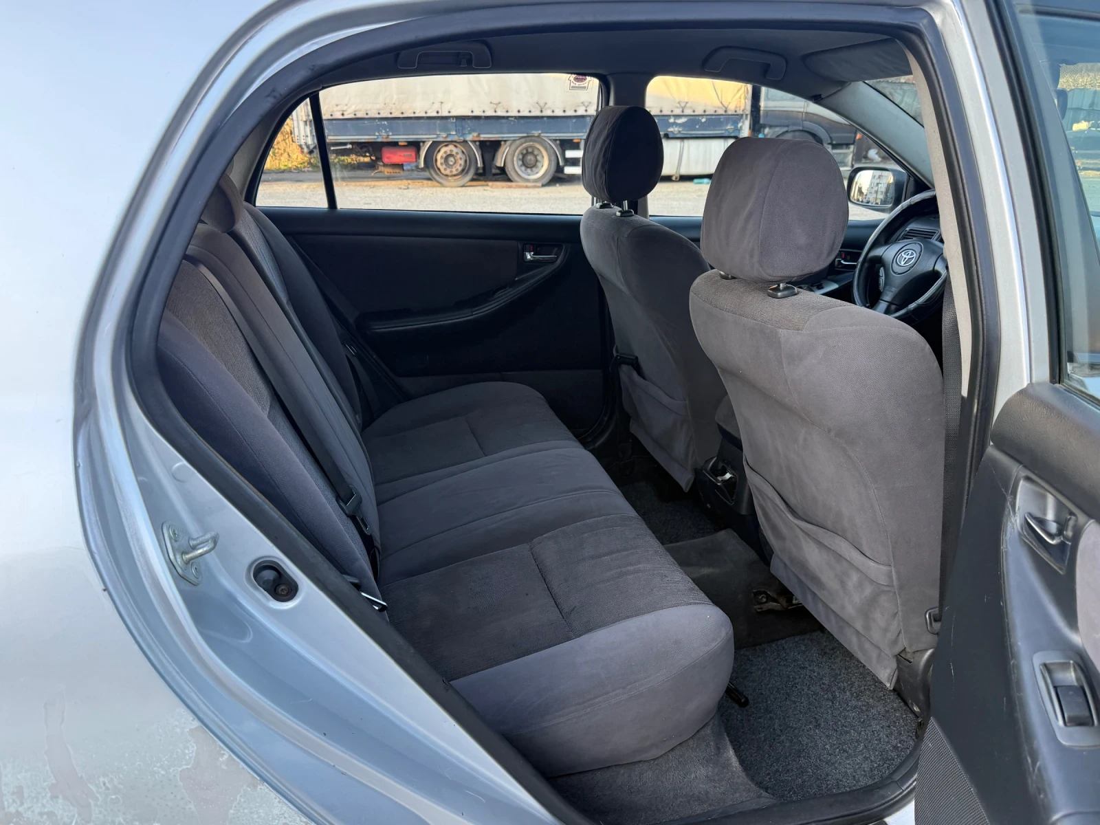 Toyota Corolla 1.6I AUTOMATIC, снимка 12 - Автомобили и джипове - 54127605