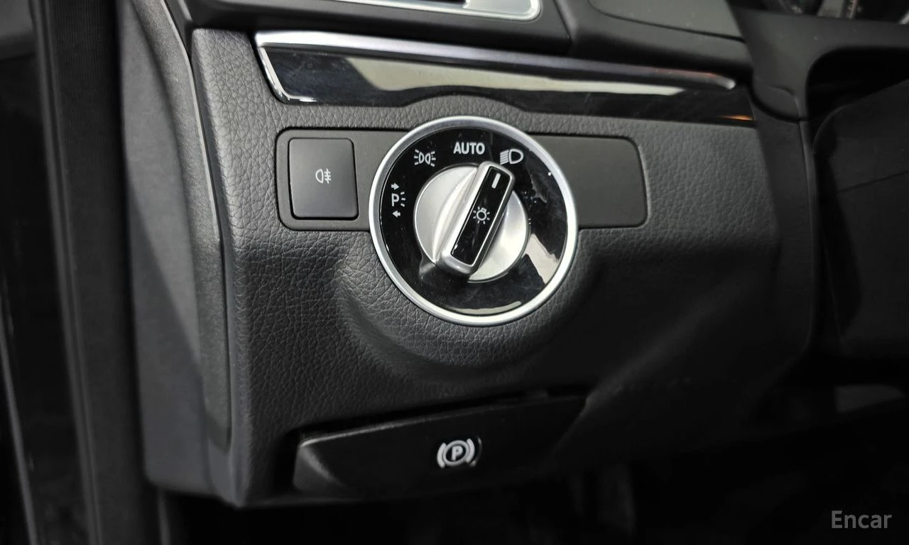 Mercedes-Benz E 400 * КОЖА* ПОДГРЕВ* ОБДУХВАНЕ* КАМЕРА* , снимка 14 - Автомобили и джипове - 54426446