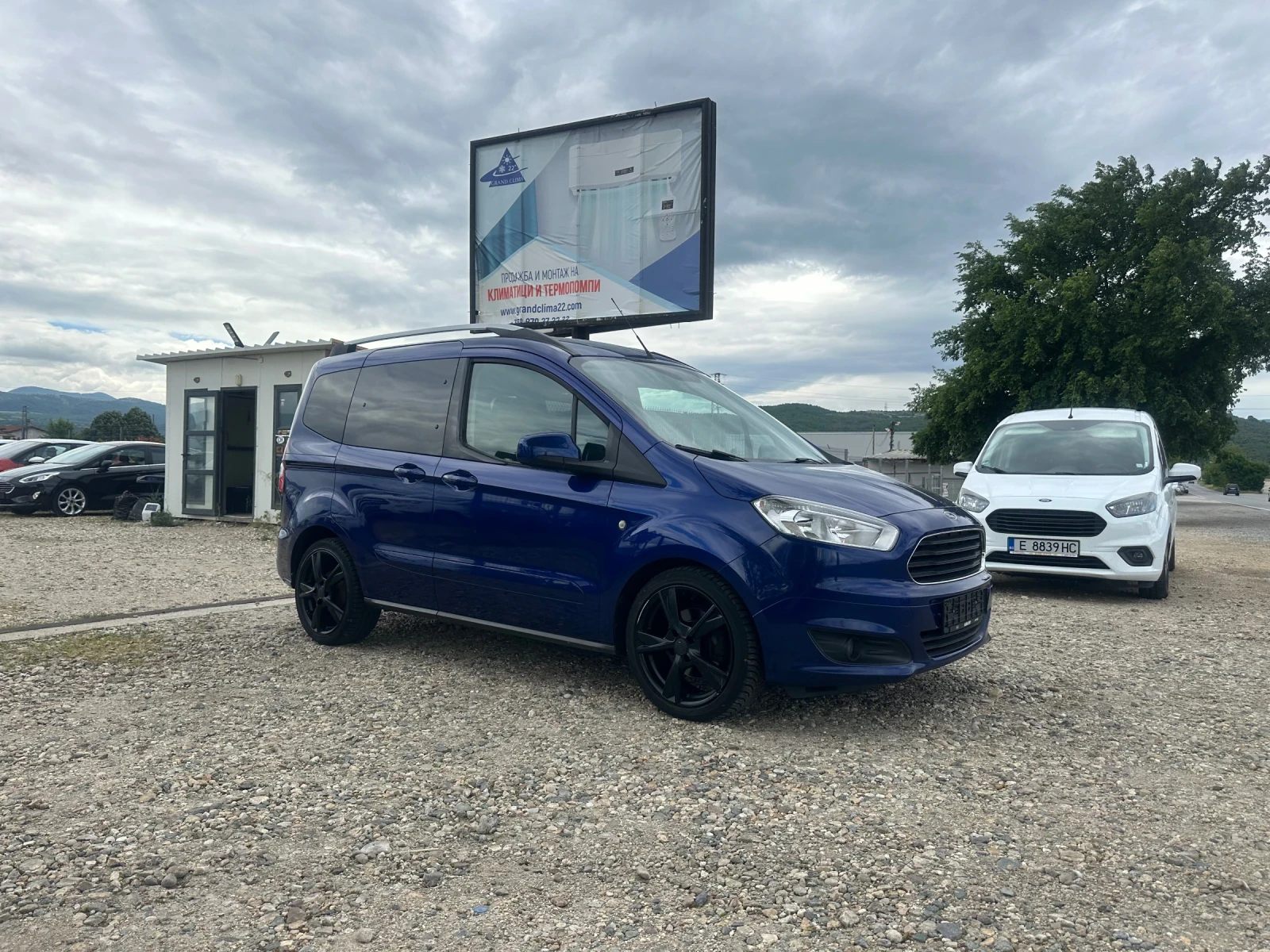 Ford Courier 1.0 EcoBoost Titanium, снимка 2 - Автомобили и джипове - 54651934