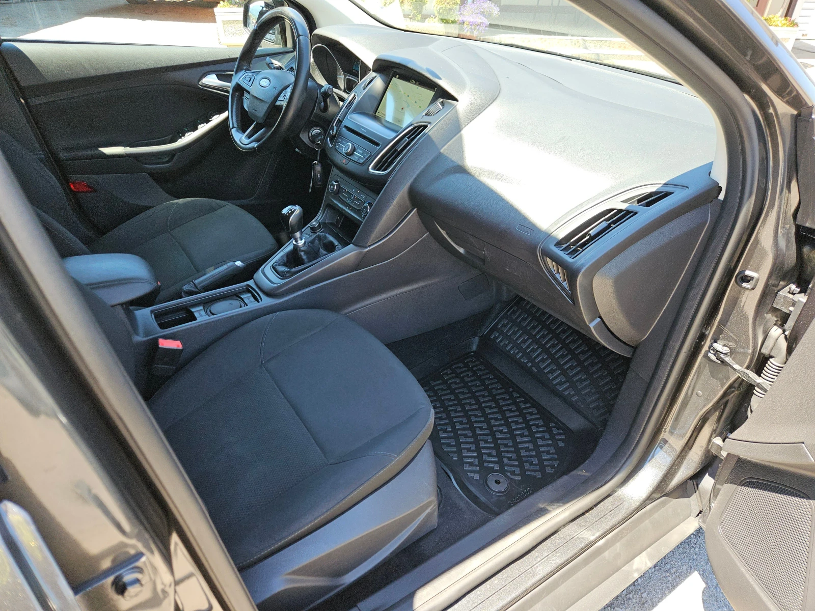 Ford Focus 1.5TDCI/150000км./ОБСЛУЖЕНА/LED/CARPLAY/БЛУТУТ, снимка 15 - Автомобили и джипове - 55585418