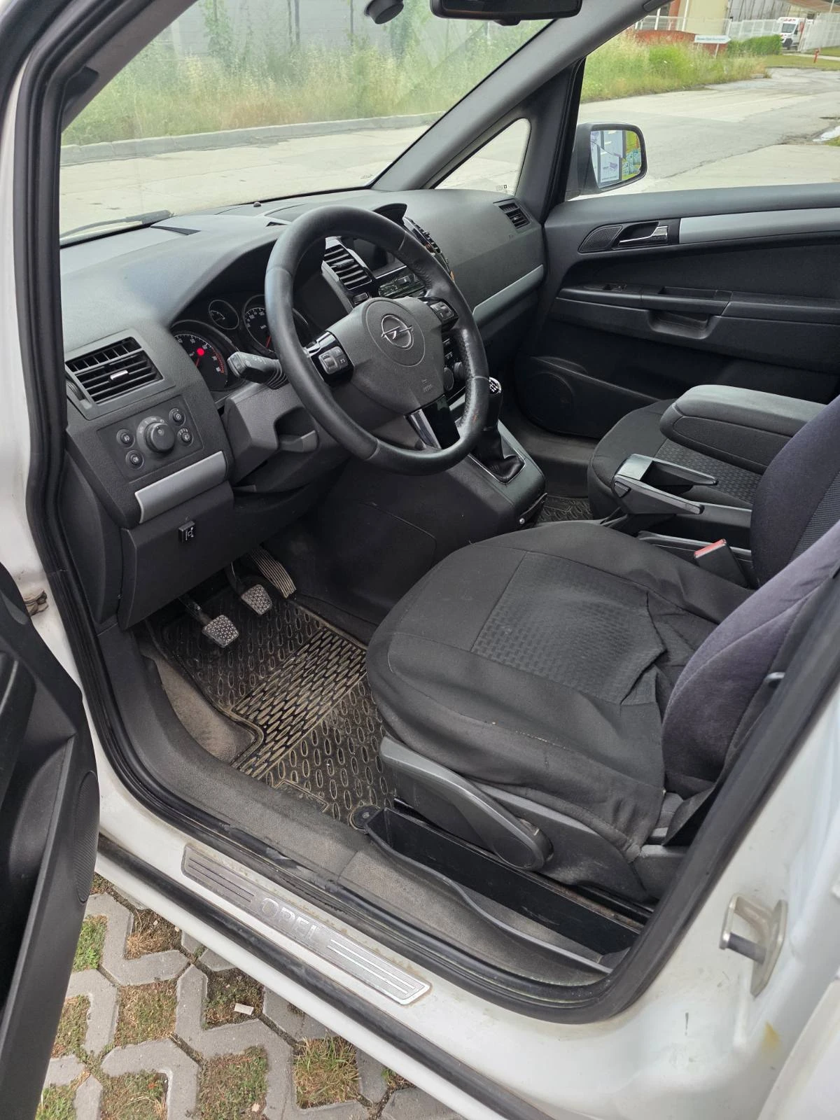 Opel Zafira 1.6 CNG, снимка 8 - Автомобили и джипове - 55301155
