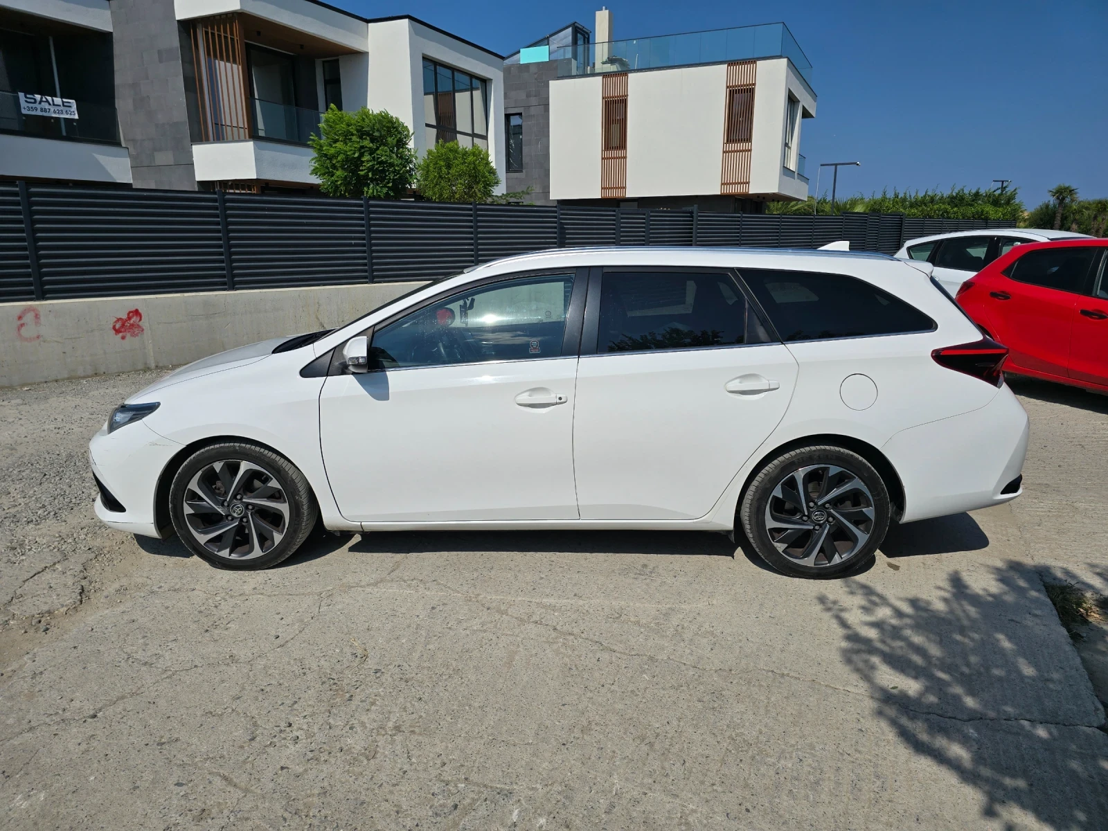 Toyota Auris 1.4 D4D-Facelift , снимка 5 - Автомобили и джипове - 55633541