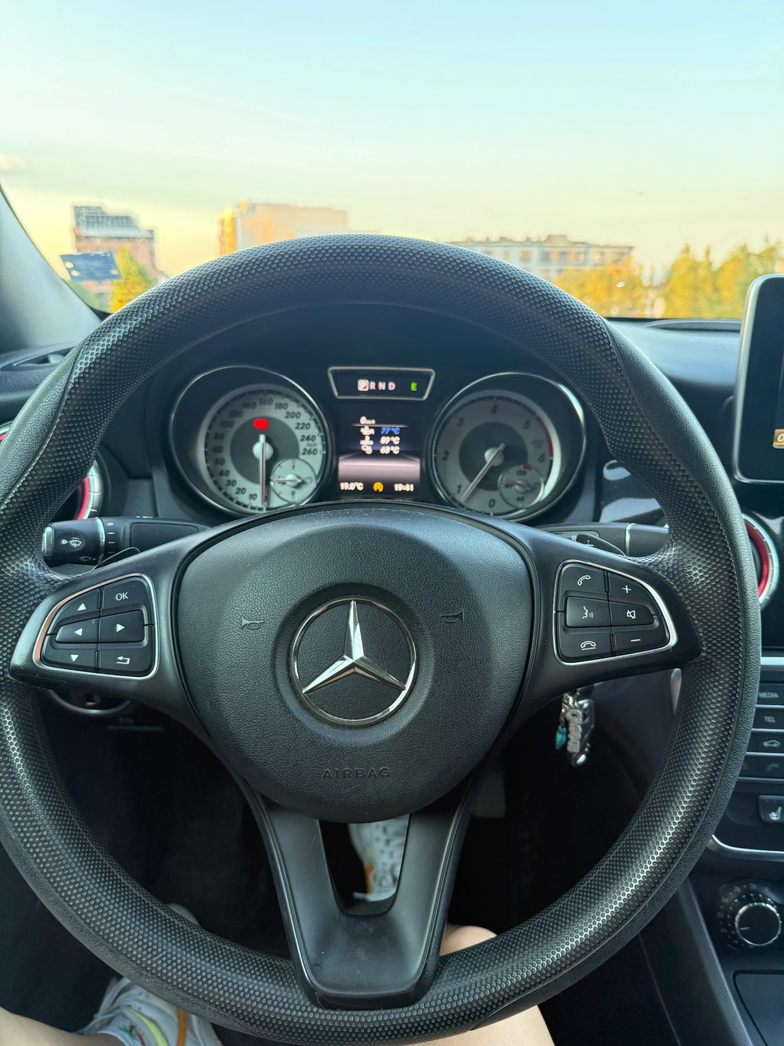 Mercedes-Benz CLA 200 4-Matic, снимка 9 - Автомобили и джипове - 55955219