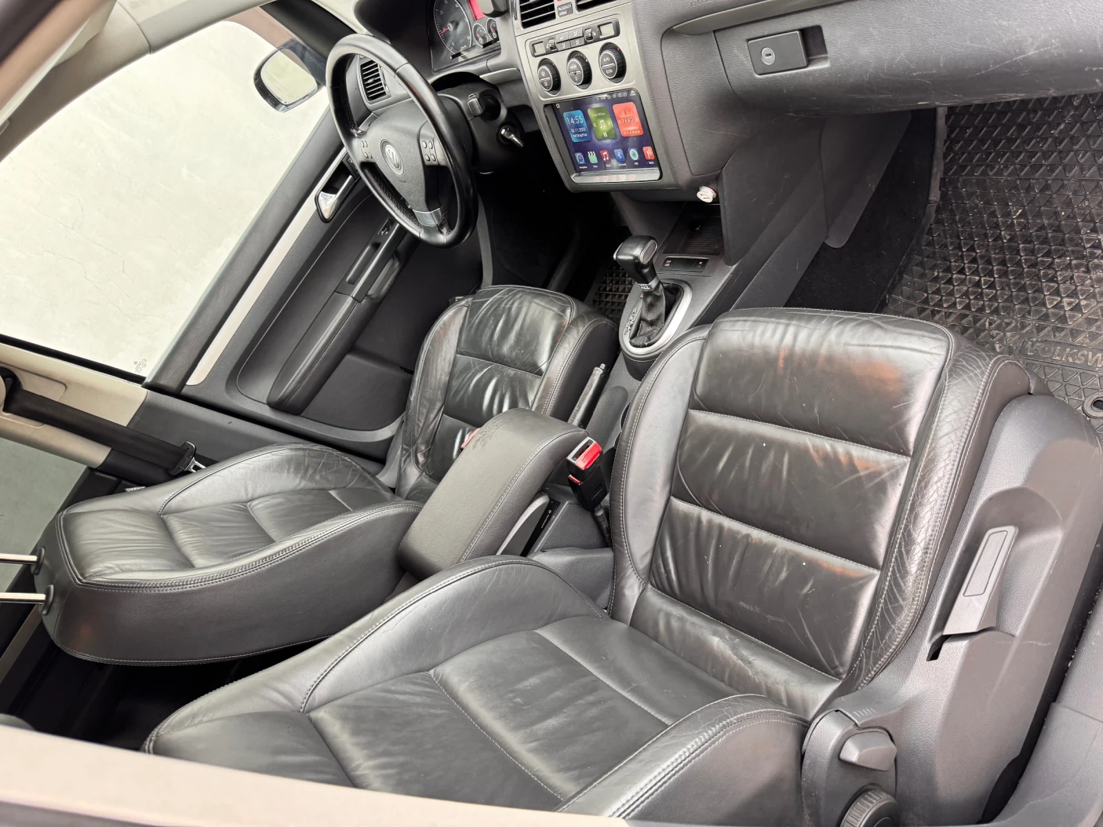 VW Touran 2.0TDI Automatic кожа Navi Android HighLine , снимка 11 - Автомобили и джипове - 56583342