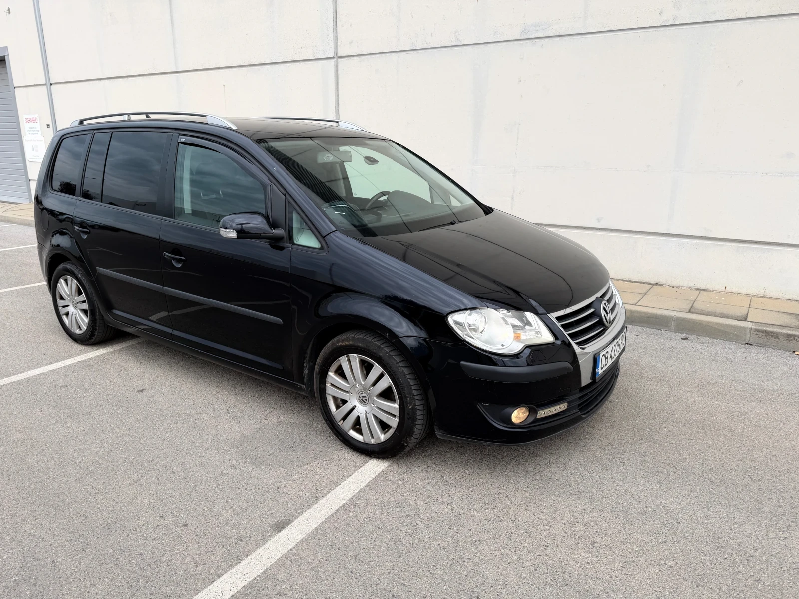 VW Touran 2.0TDI Automatic кожа Navi Android HighLine , снимка 3 - Автомобили и джипове - 56583342