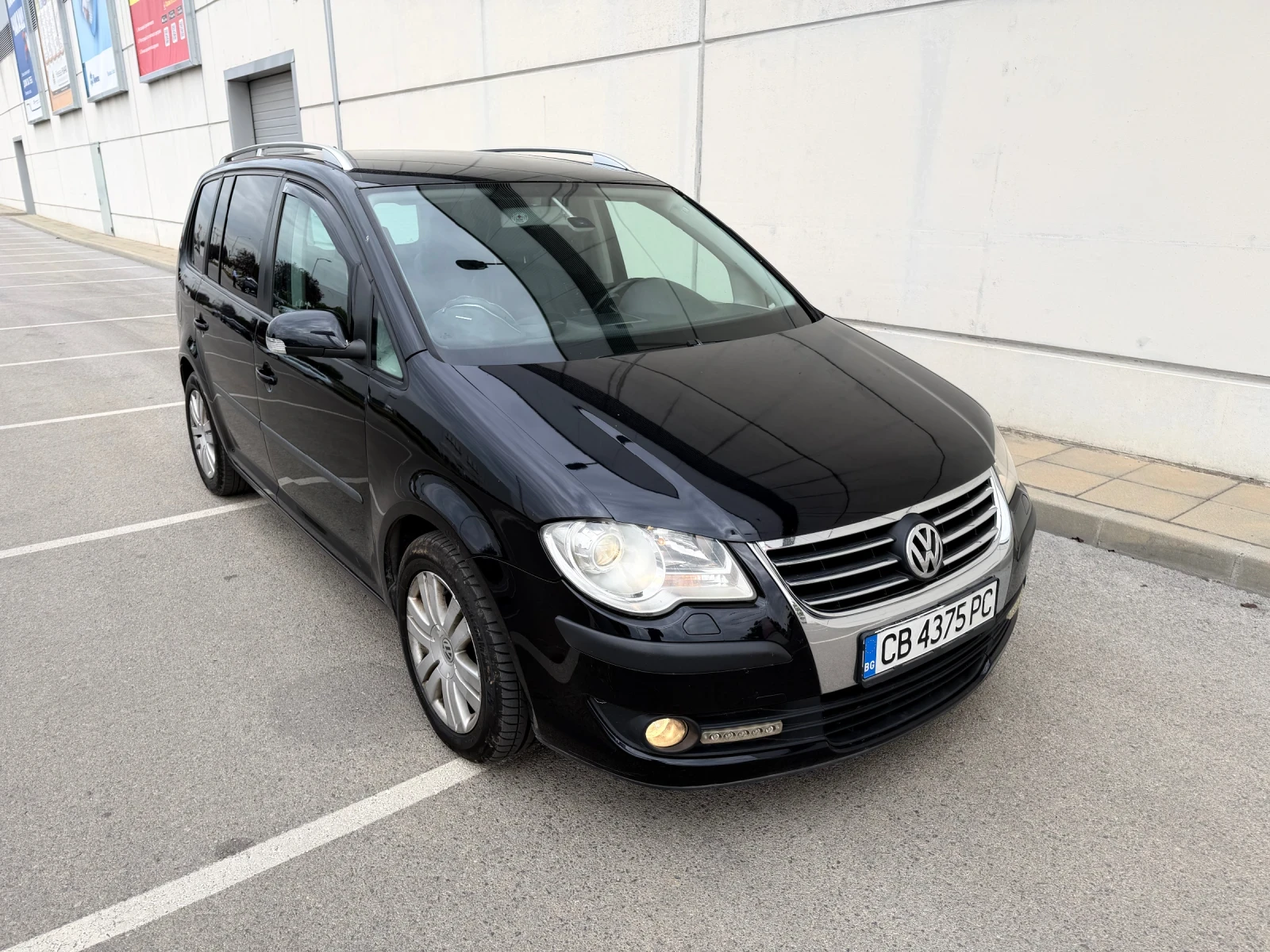 VW Touran 2.0TDI Automatic кожа Navi Android HighLine , снимка 4 - Автомобили и джипове - 56583342