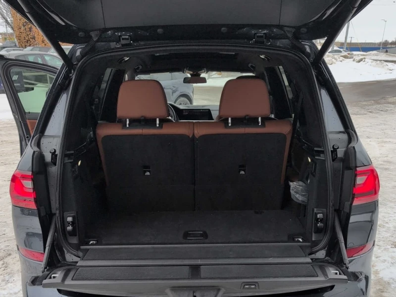 BMW X7 XDRIVE40I| SWAROVSKI| ОБДУХВАНЕ| ПОДГРЕВИ, снимка 11 - Автомобили и джипове - 53460181