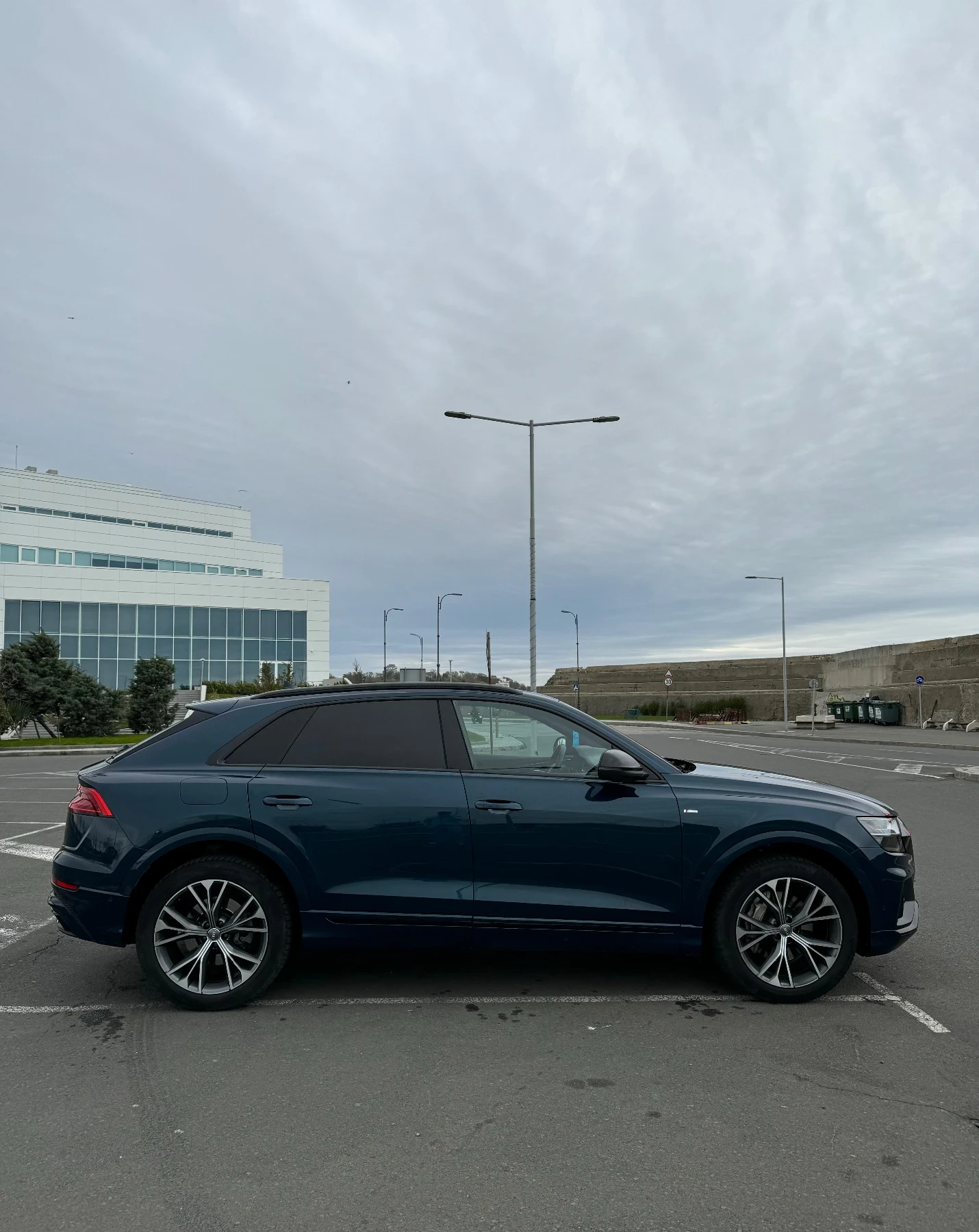 Audi Q8 55 TFSI S-line - изображение 4