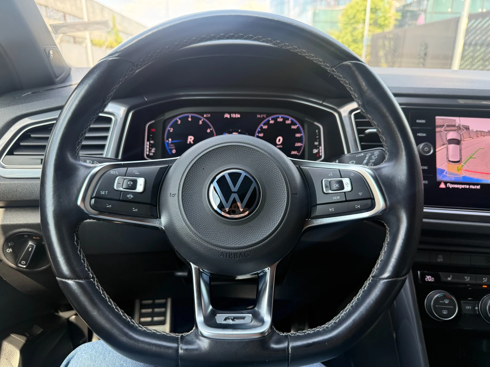 VW T-Roc SPORT 1.5 TSI  R LINE - изображение 5
