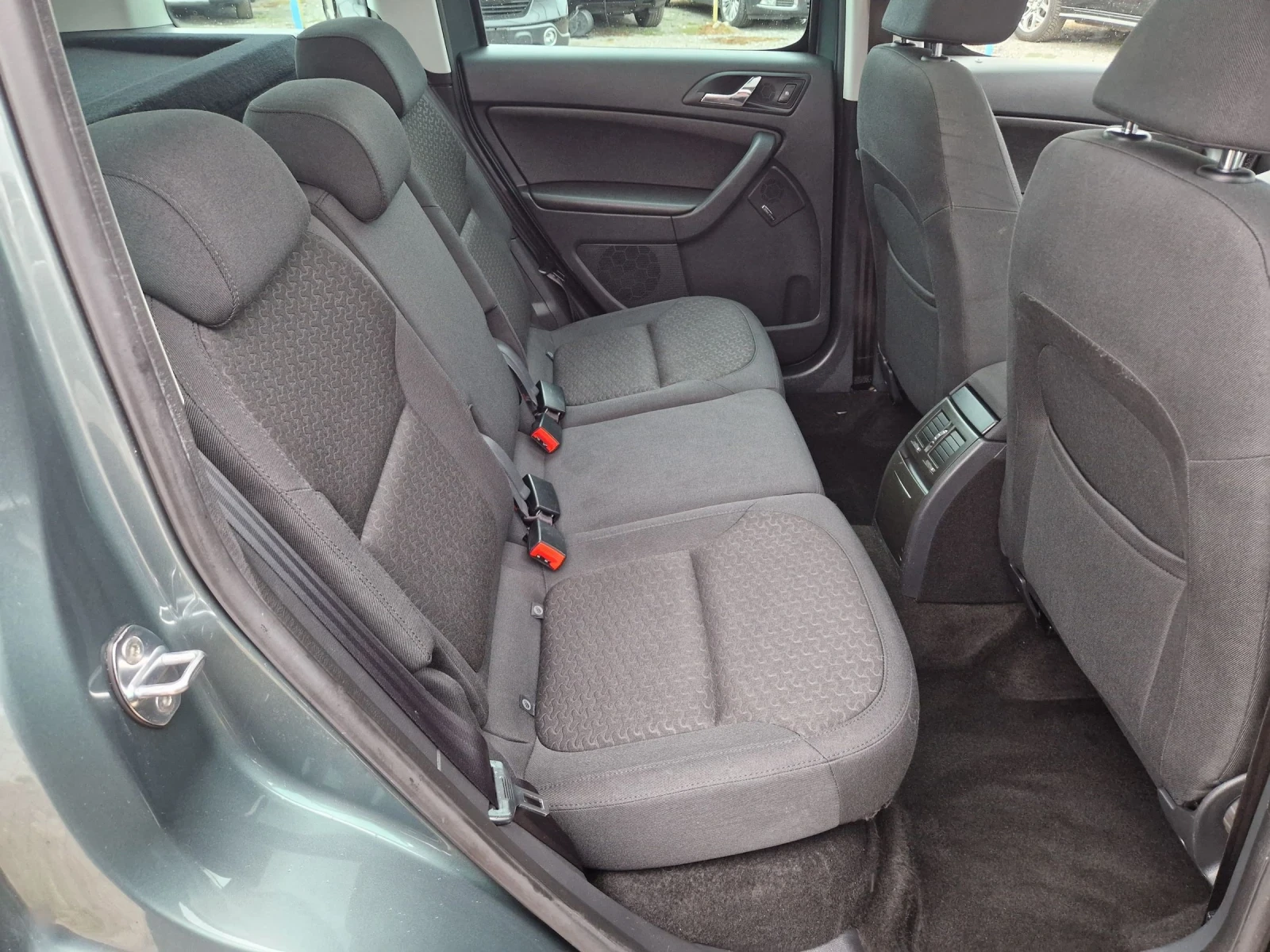 Skoda Yeti 2.0TDI 4x4 Автоматик - изображение 10