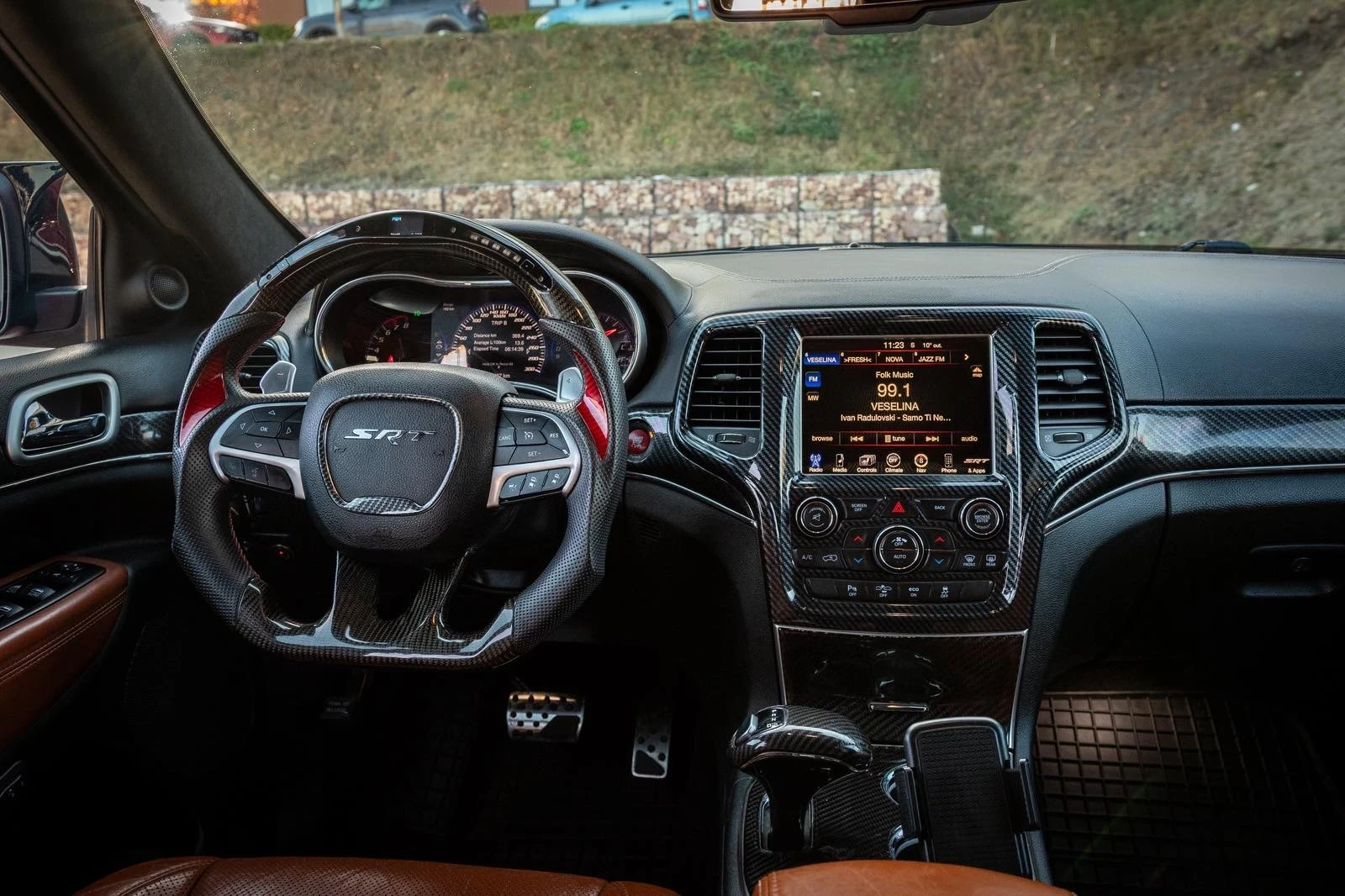 Jeep Grand cherokee, снимка 9 - Автомобили и джипове - 53713644