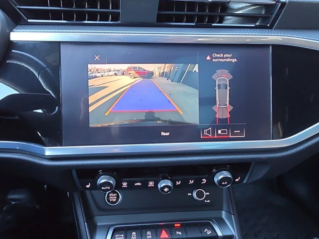 Audi Q3 Premium Plus S Line 45TFSI* АвтоКредит* ЦЕНА ДО БГ, снимка 10 - Автомобили и джипове - 53989062