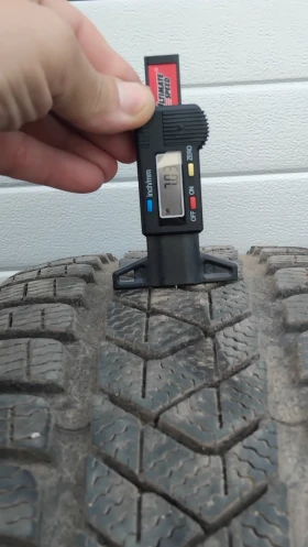 Гуми Зимни 235/45R19, снимка 2