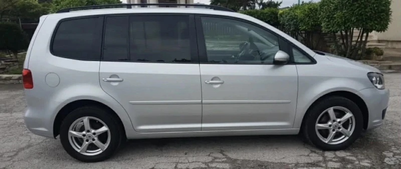 VW Touran 1.6 TDi 7 Местен, снимка 3 - Автомобили и джипове - 49732497