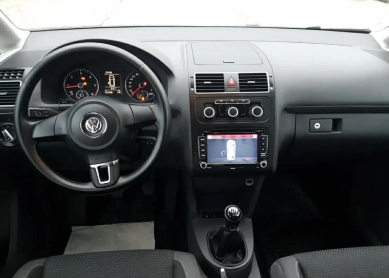 VW Touran 1.6 TDi 7 Местен, снимка 9 - Автомобили и джипове - 49732497