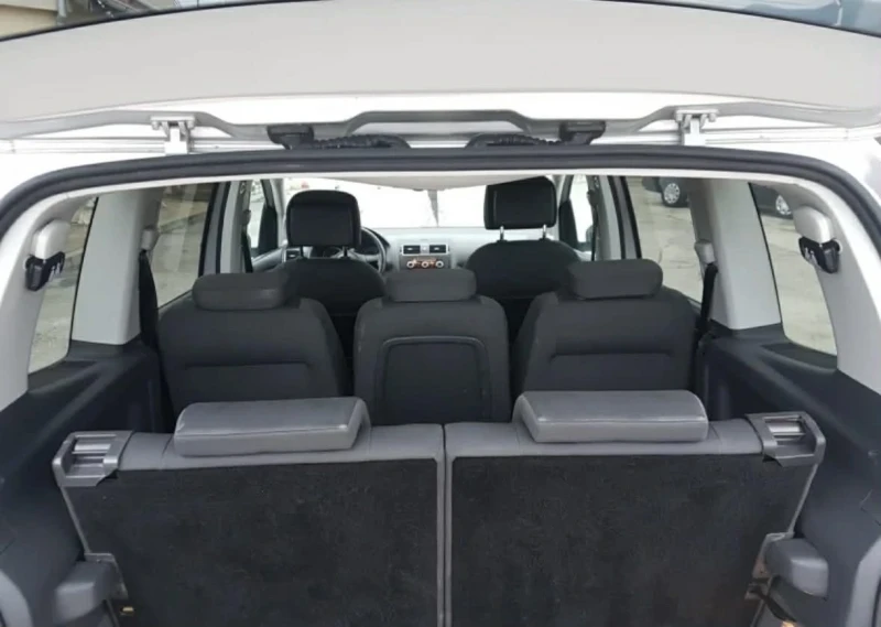 VW Touran 1.6 TDi 7 Местен, снимка 12 - Автомобили и джипове - 49732497