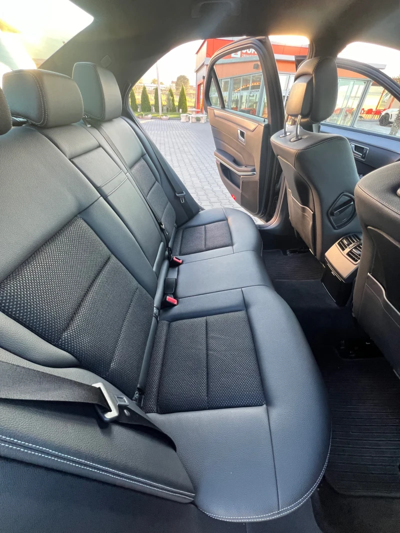Mercedes-Benz E 220 100 000 km!!!, снимка 14 - Автомобили и джипове - 52383461