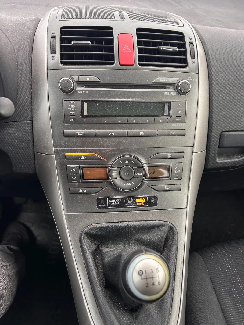 Toyota Auris 1.3i EURO 5, снимка 12 - Автомобили и джипове - 52090748