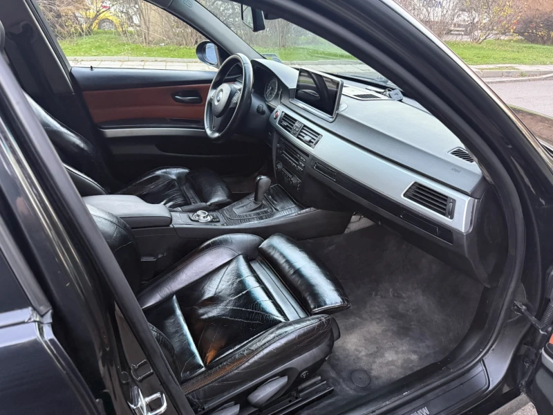 BMW 330 i , снимка 12 - Автомобили и джипове - 52739504