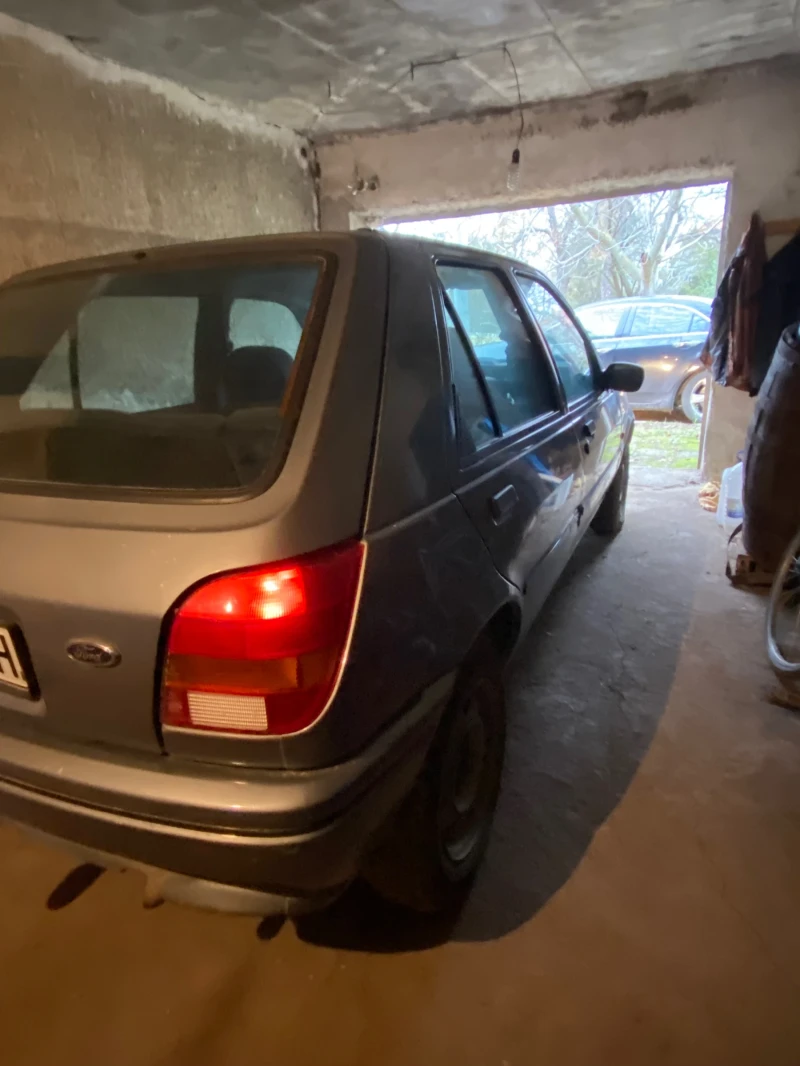 Ford Fiesta 1.3, снимка 4 - Автомобили и джипове - 52884351