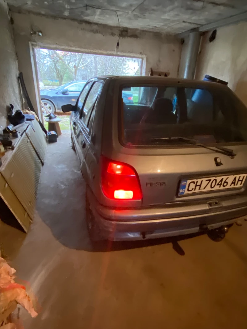 Ford Fiesta 1.3, снимка 5 - Автомобили и джипове - 52884351