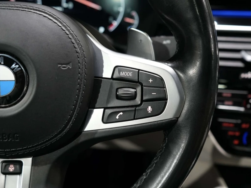 BMW 550 M550* xDrive * CARFAX * ЦЕНА ДО БЪЛГАРИЯ, снимка 12 - Автомобили и джипове - 53001120