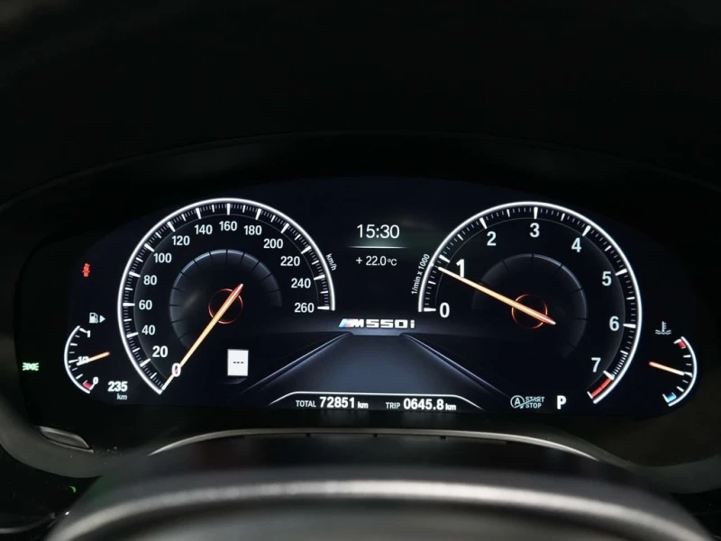 BMW 550 M550* xDrive * CARFAX * ЦЕНА ДО БЪЛГАРИЯ, снимка 9 - Автомобили и джипове - 53001120