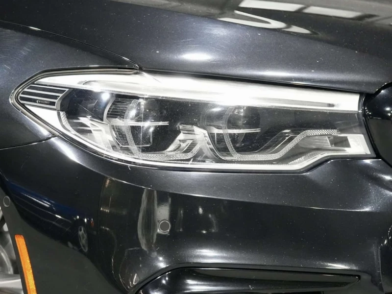 BMW 550 M550* xDrive * CARFAX * ЦЕНА ДО БЪЛГАРИЯ, снимка 3 - Автомобили и джипове - 53001120