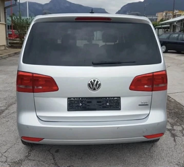 VW Touran 1.6 TDi 7 Местен, снимка 6 - Автомобили и джипове - 49732497