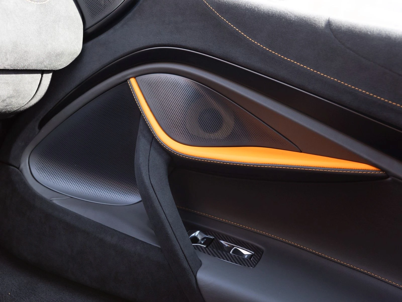 McLaren 720 S / COUPE/ CERAMIC/ CARBON/ BLACK PACK/ B&W/ 360/ | Mobile.bg   17