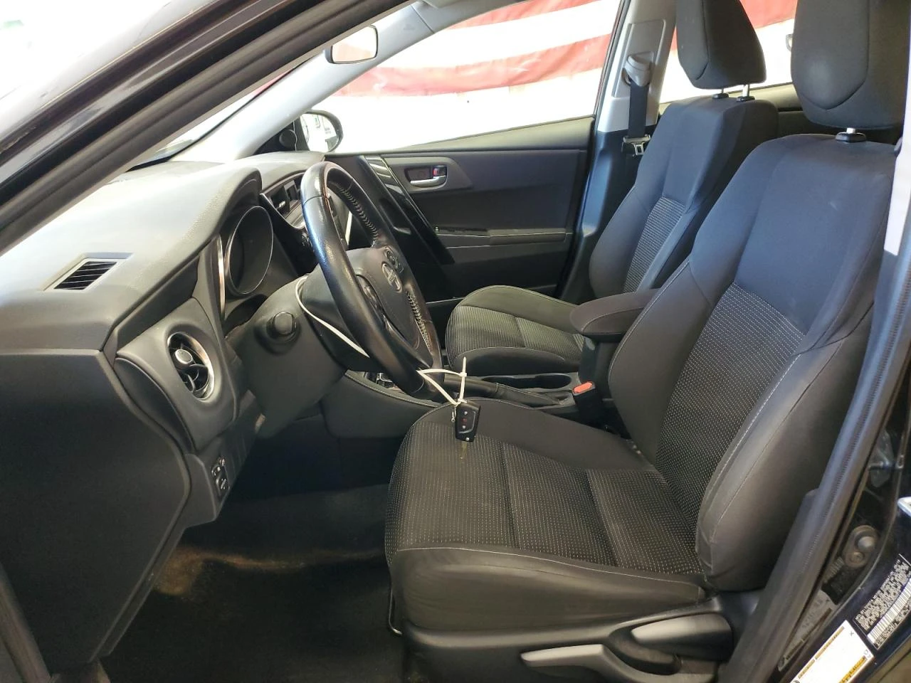 Toyota Auris  - изображение 4