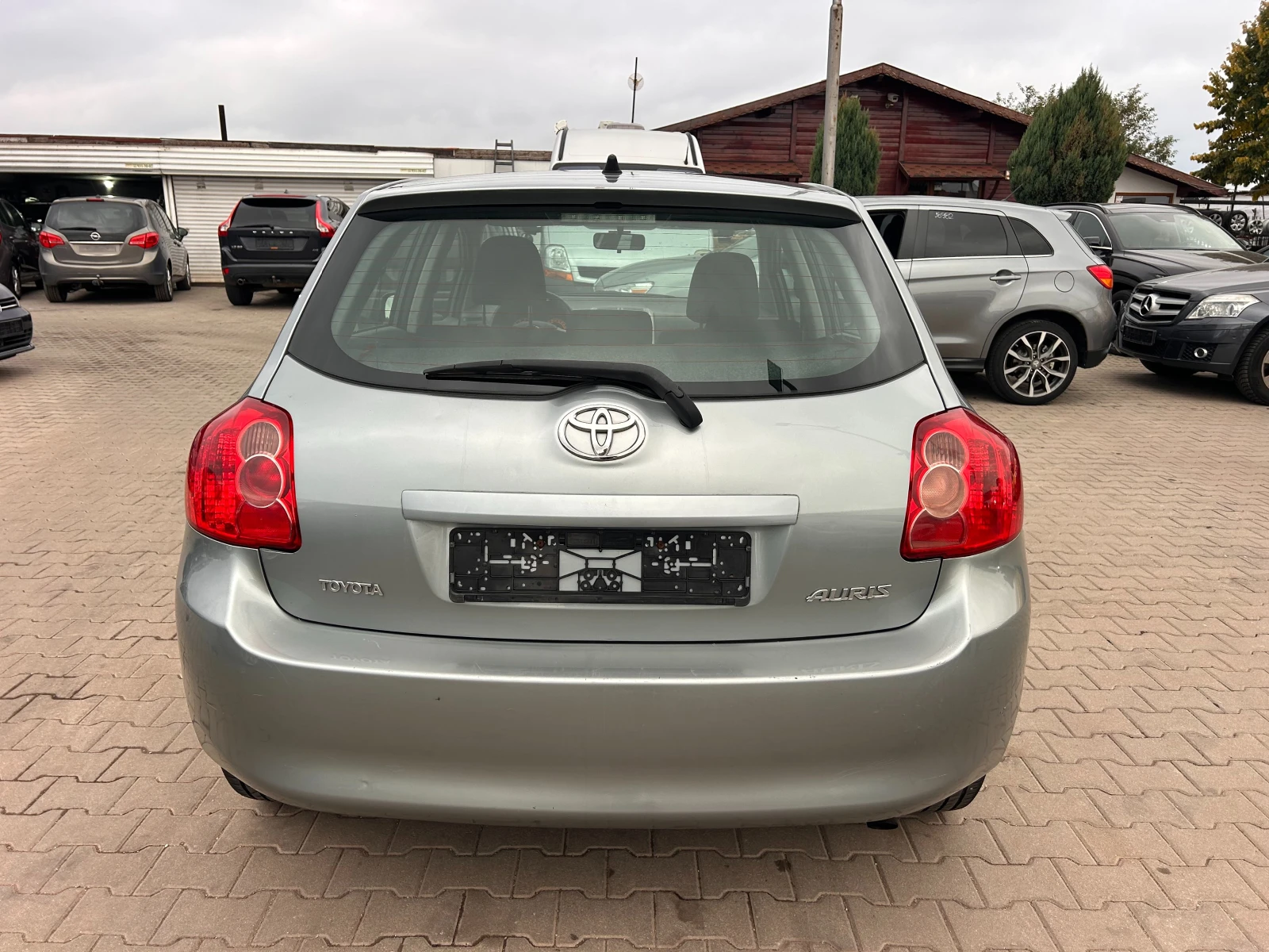 Toyota Auris 1.3i EURO 5 - изображение 7