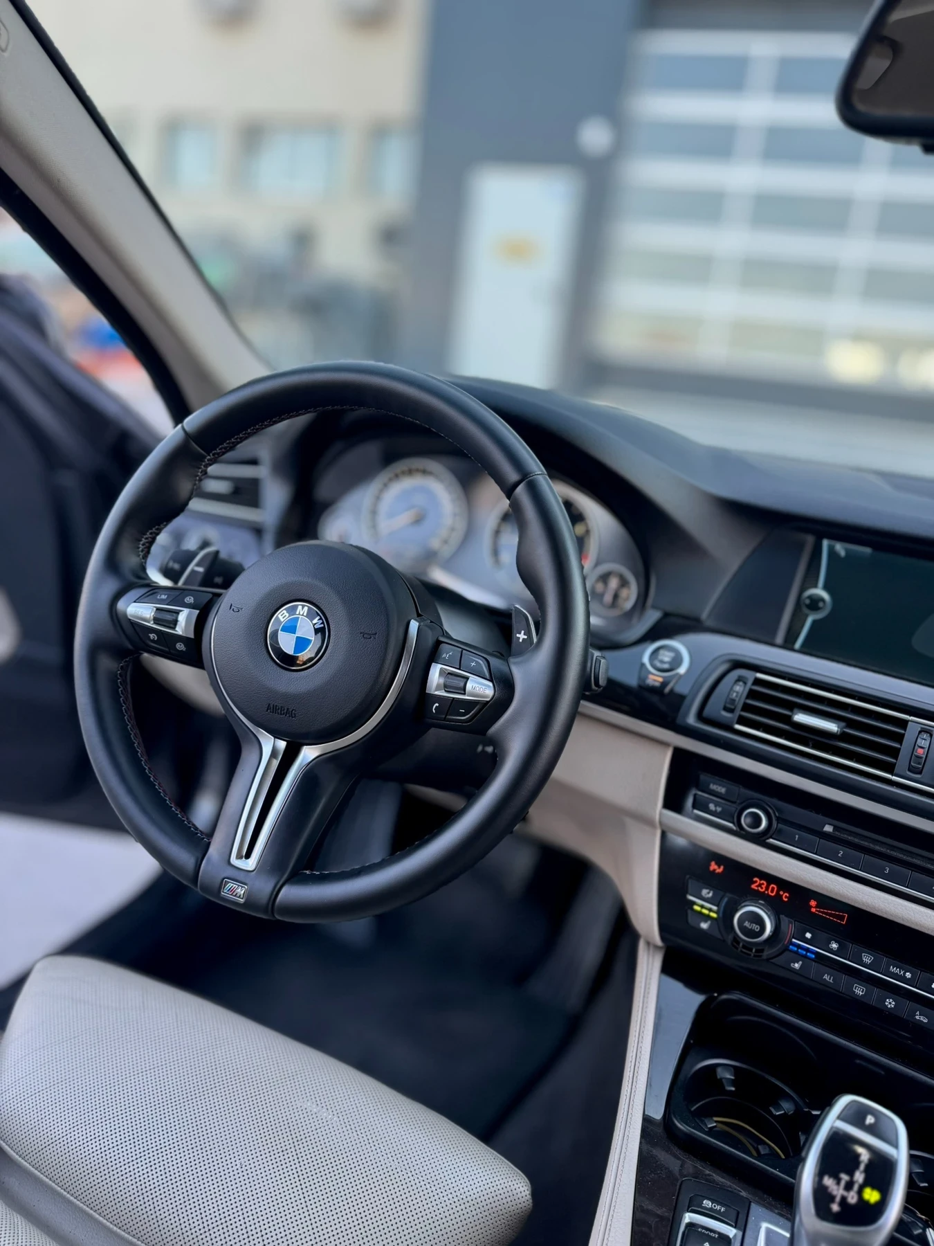 BMW 530 * M-pack * HUD * Night Vision, снимка 13 - Автомобили и джипове - 53772929