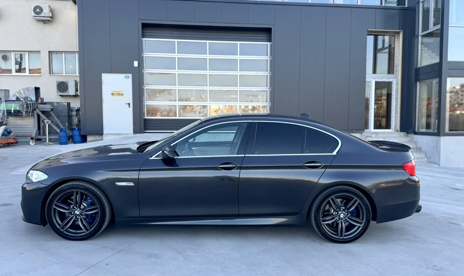 BMW 530 * M-pack * HUD * Night Vision, снимка 2 - Автомобили и джипове - 53772929