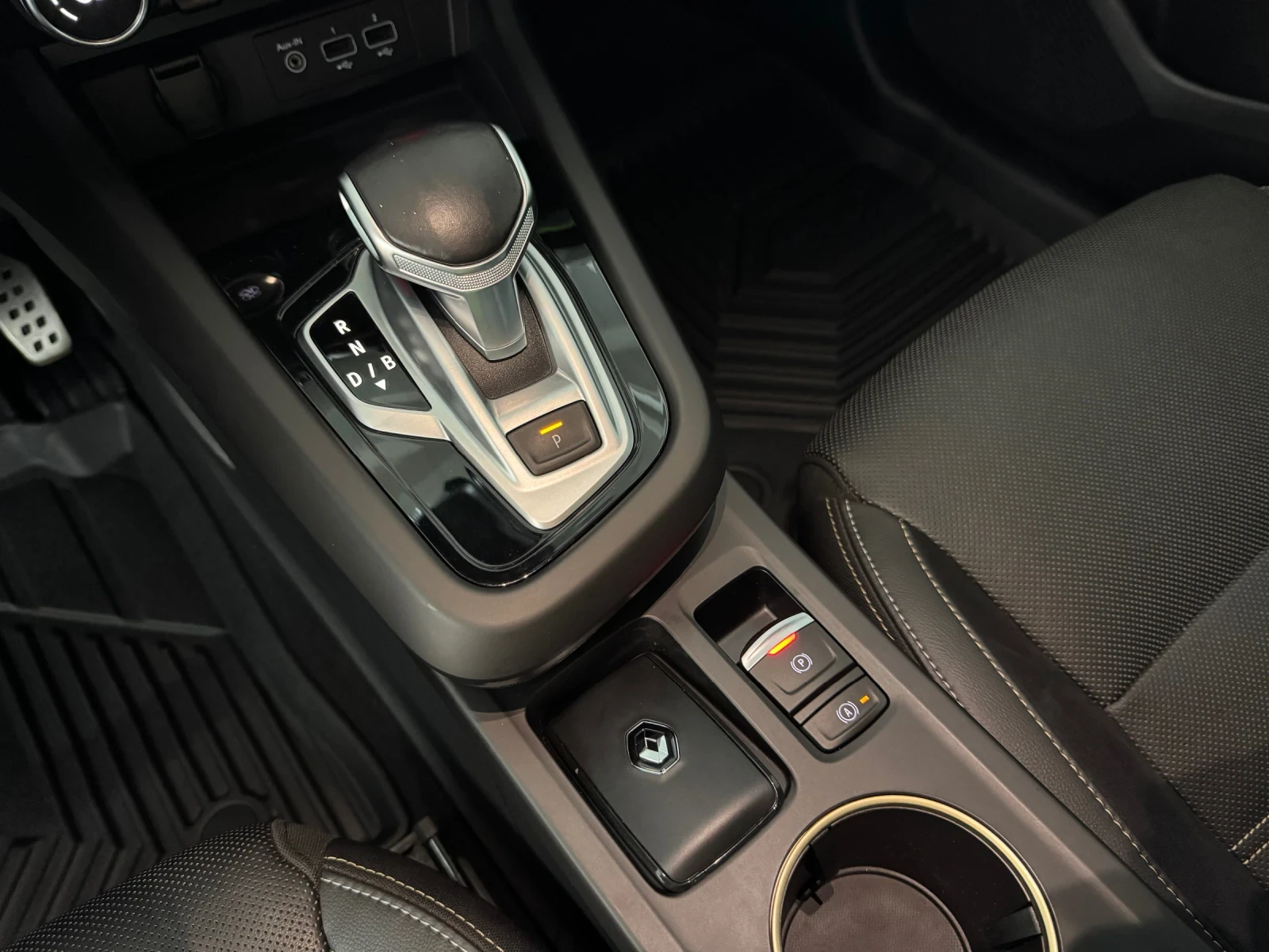 Renault Arkana 1.6 FULL HYBRID E-TECH/ FAST TRACK/ SERV. HISTORY, снимка 12 - Автомобили и джипове - 54128912