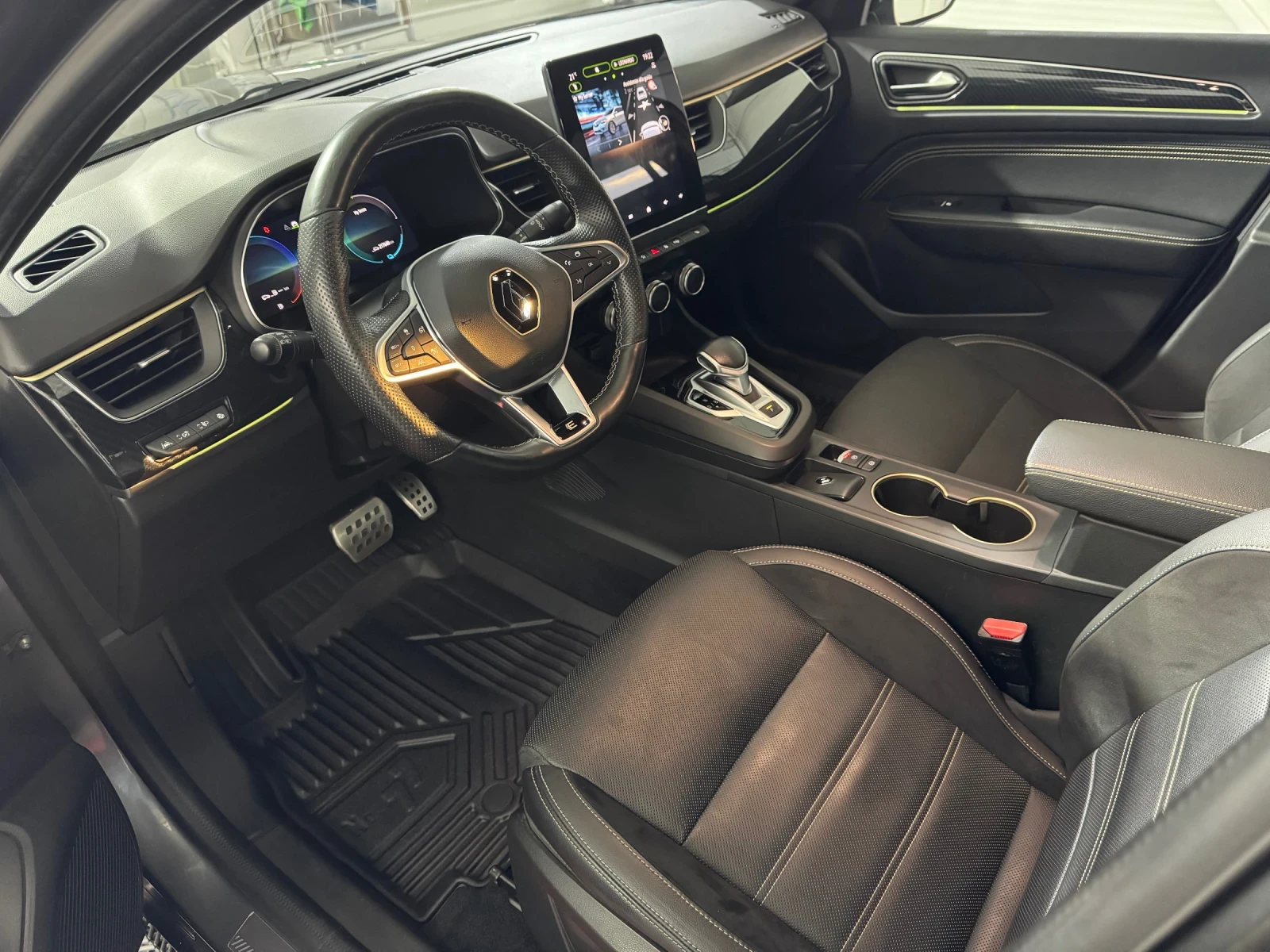 Renault Arkana 1.6 FULL HYBRID E-TECH/ FAST TRACK/ SERV. HISTORY, снимка 8 - Автомобили и джипове - 54128912