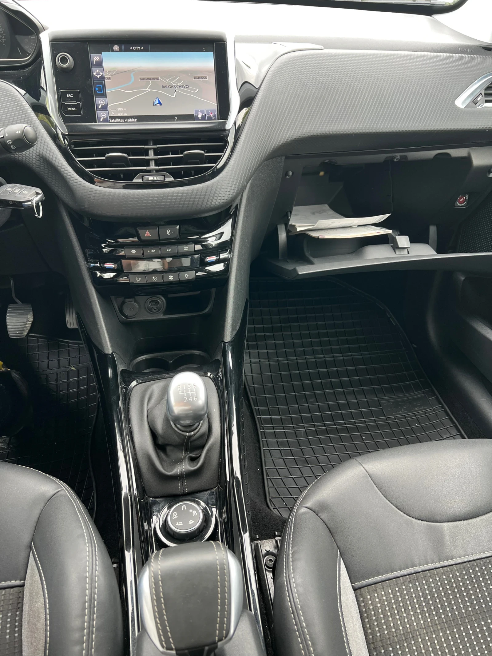 Peugeot 2008 1.2 PureTech 131КС ALLURE EURO6B, снимка 11 - Автомобили и джипове - 54454619