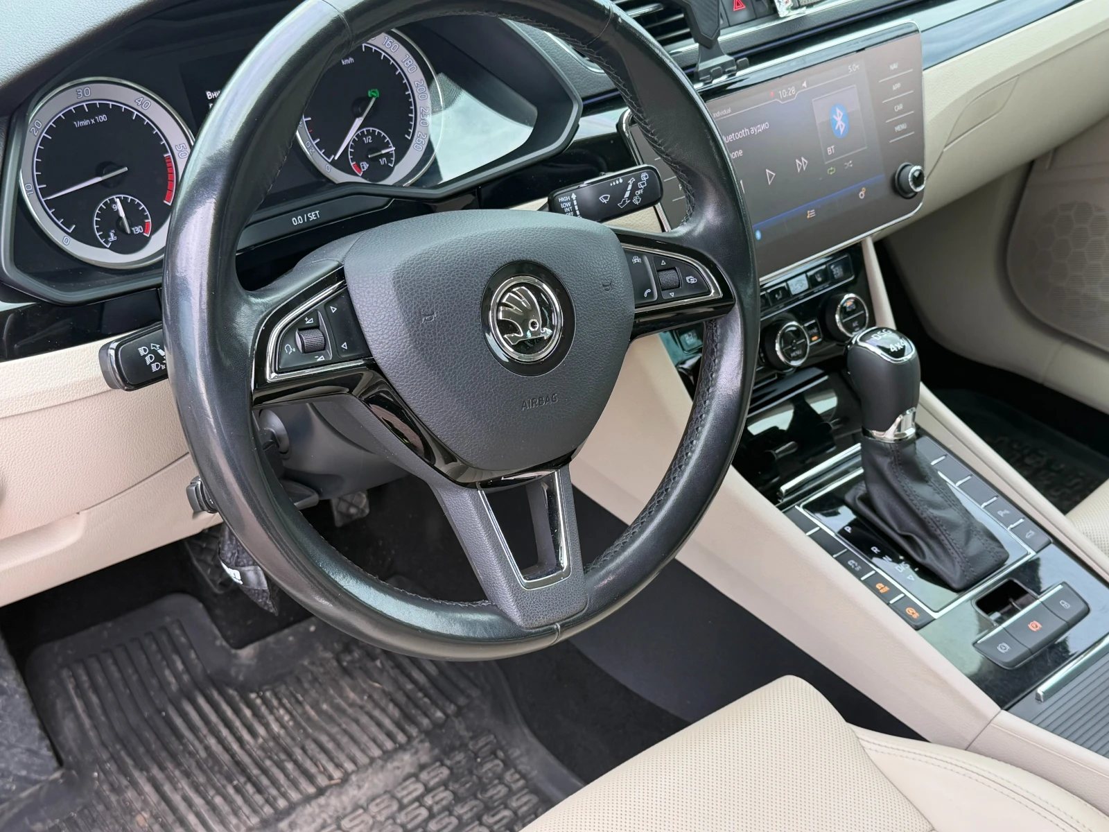 Skoda Superb L&K, АМБИЕНТ, КАМЕРА, ПОДГРЕВ, ДИСТРОНИК, снимка 12 - Автомобили и джипове - 55092797